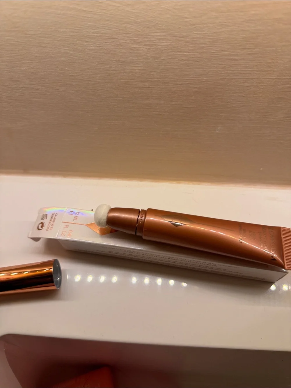 Charlotte Tilbury Glowgasm Beauty Light Wand - Iridescent White-Pink